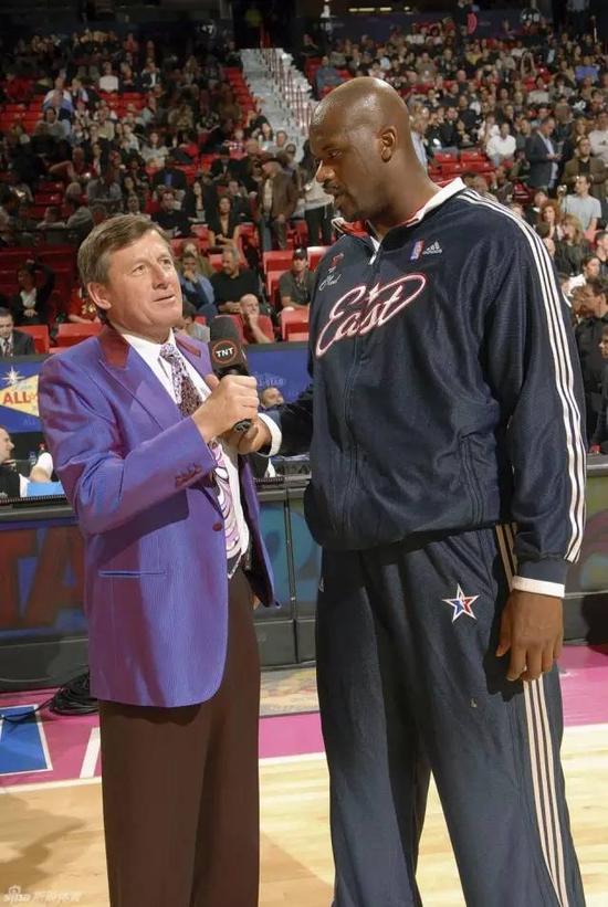 足球赛场上 足球赛场上